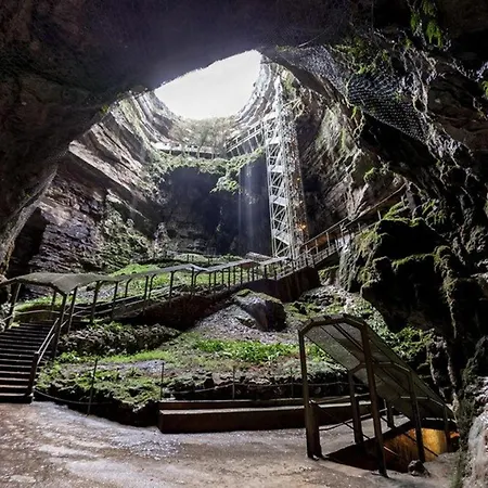 Dom wakacyjny En Pleine Nature Pour 4 Pers., Grande Terrasse Et Jardin - Fr-1-828-10 Gourdon